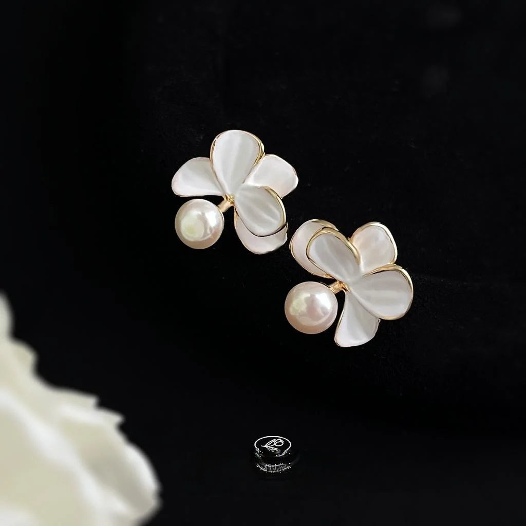 Freshwater Pearl White Flower Stud Earrings Elegant Sweet Floral Petal Jewelry