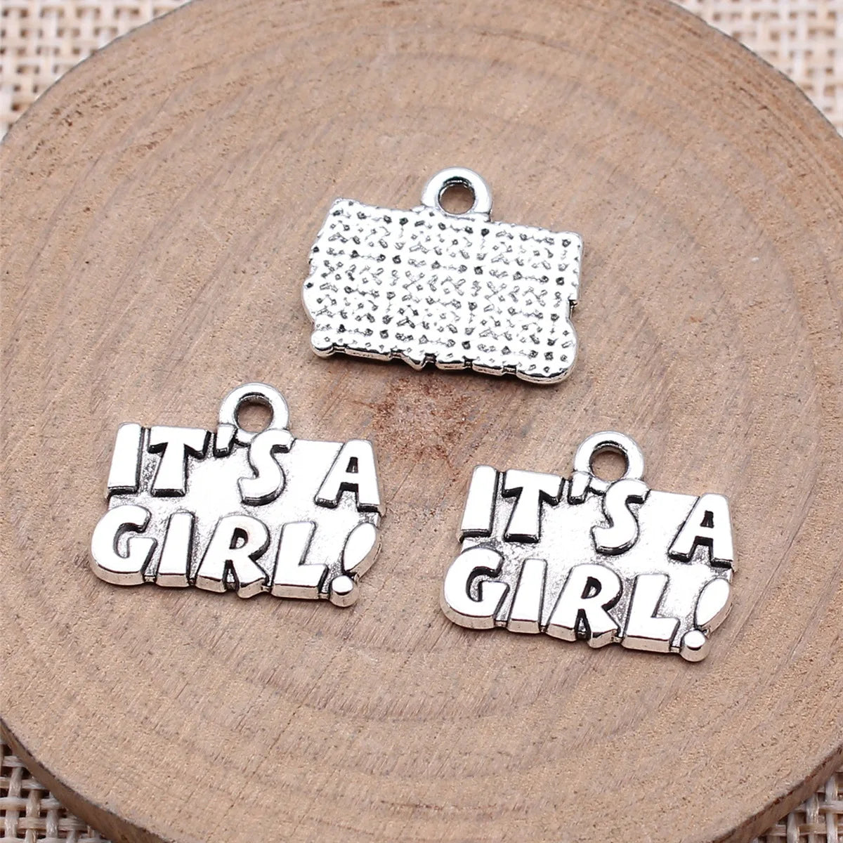 17x14mm 1.7g Antique Silver Zinc Alloy IT'S A GIRL Word Tag Charm Pendant for DIY Bracelet Jewelry