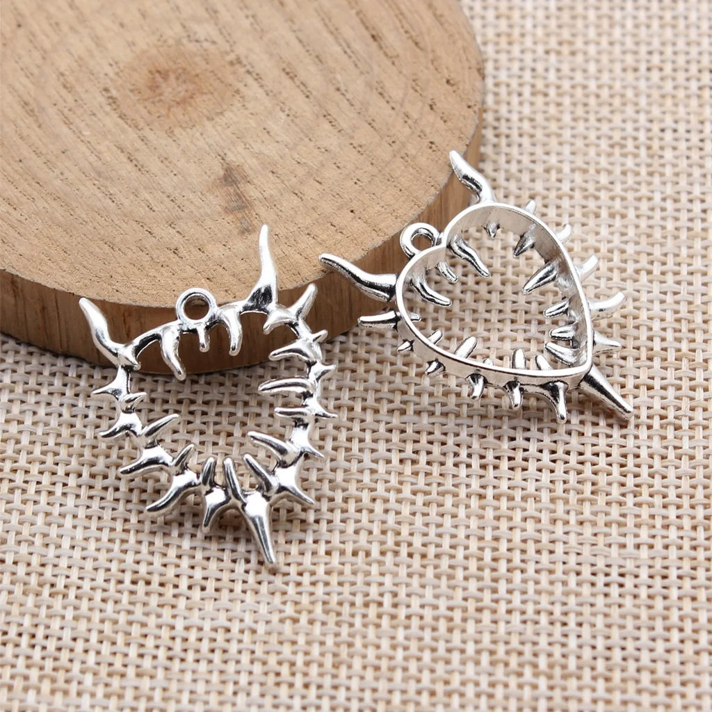 33x25mm 3.4g Antique Silver Finish Zinc Alloy Gothic Spiked Devil Heart Charm Pendant for DIY Jewelry