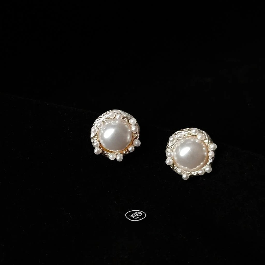 French Hepburn Style High Gloss Pearl Flower Stud Earrings Vintage Geometric Court Jewelry