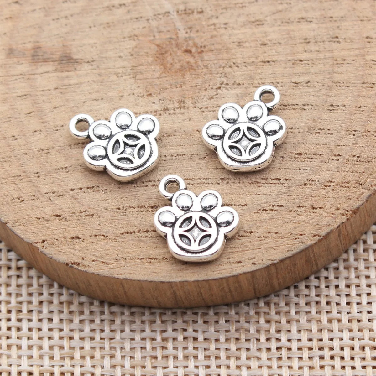 13x11mm 1.05g Antique Silver Zinc Alloy Coin Claw Charm Pendant for Necklace Bracelet DIY Jewelry