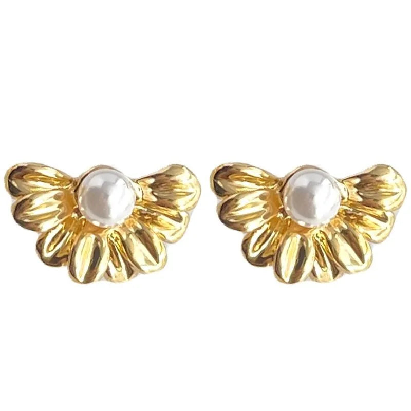 14K Gold Plated Copper Mini Daisy High Luster Pearl Stud Earrings For Women Light Luxury Style