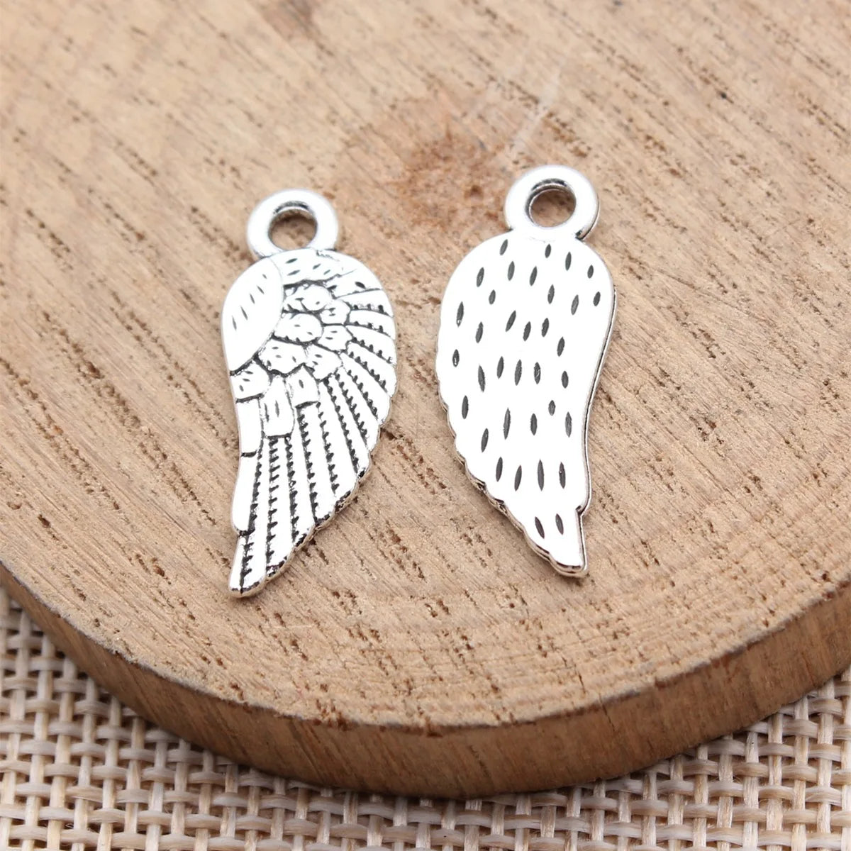 25x10mm 1.35g Antique Silver Finish Zinc Alloy Wing Charm Pendant for Bracelet Necklace DIY Jewelry Making