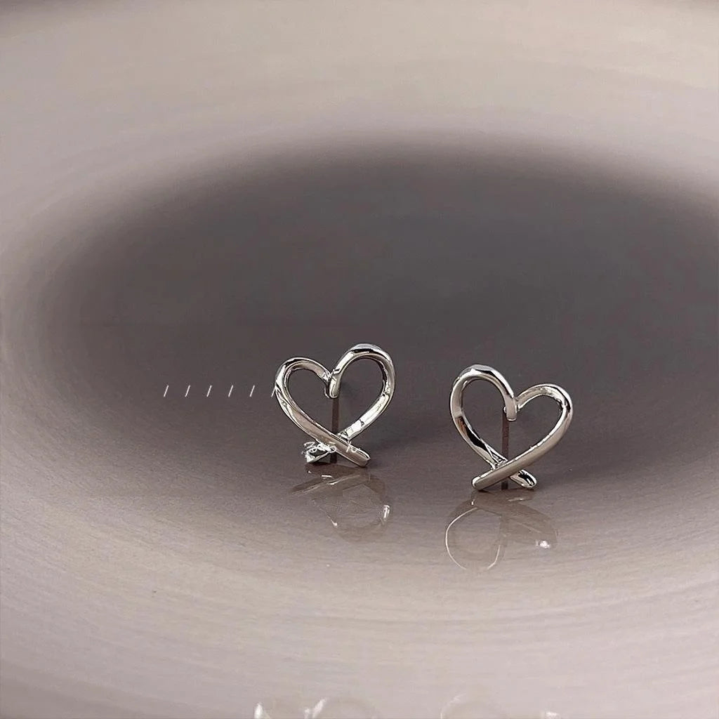 Minimalist 14K Electroplated Copper Geometric Heart Stud Earrings