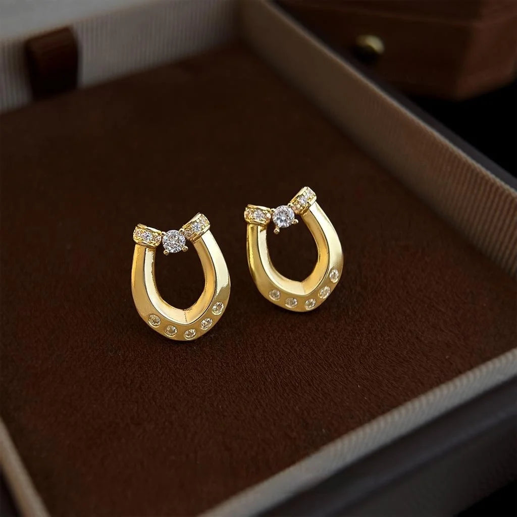 Designer U Shape Horseshoe Micro Pave Zircon Copper Stud Earrings For Fashion OL Style