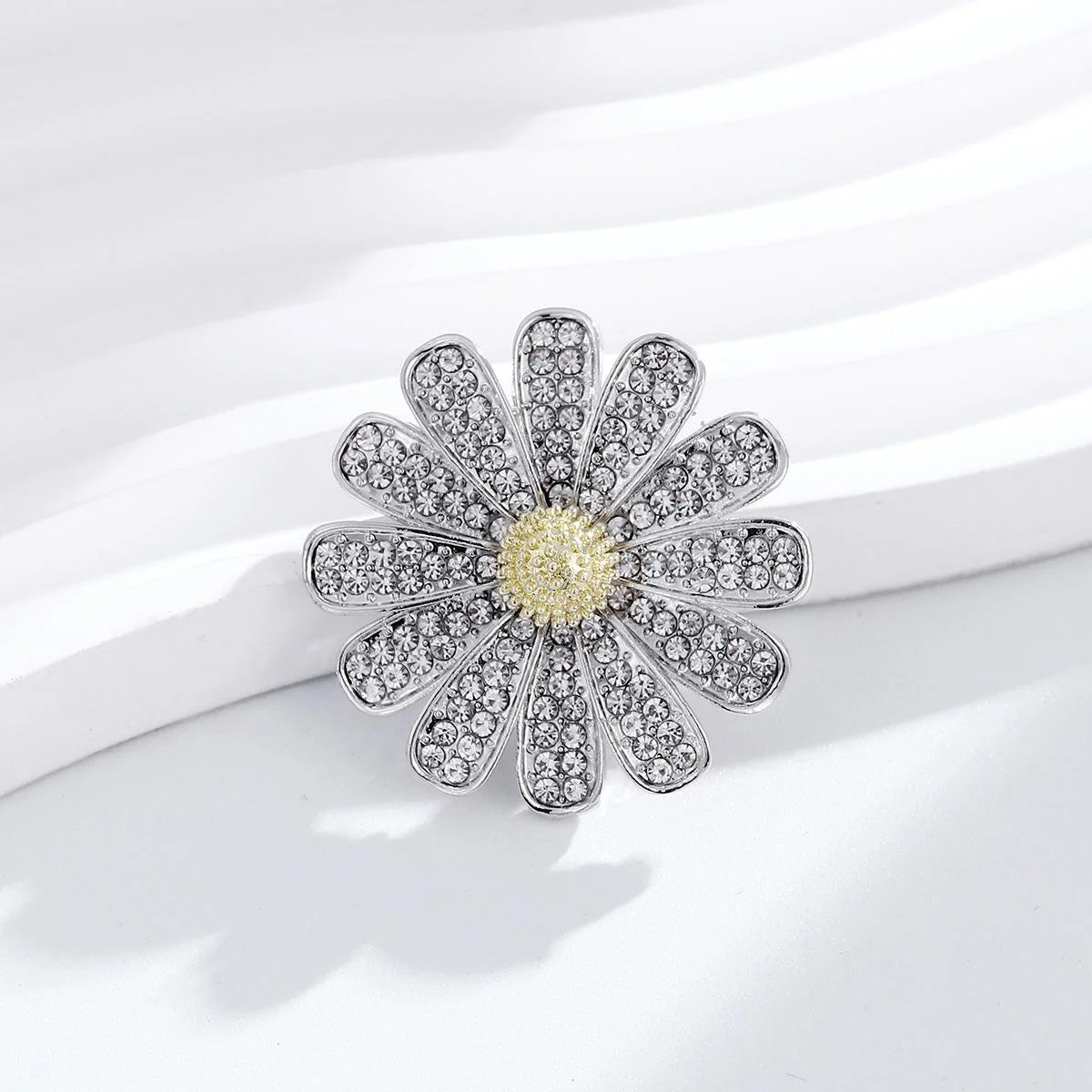 Elegant Full Rhinestone Daisy Flower Brooch Alloy Lapel Pin Corsage For Suits Shirts And Fashion Gifts