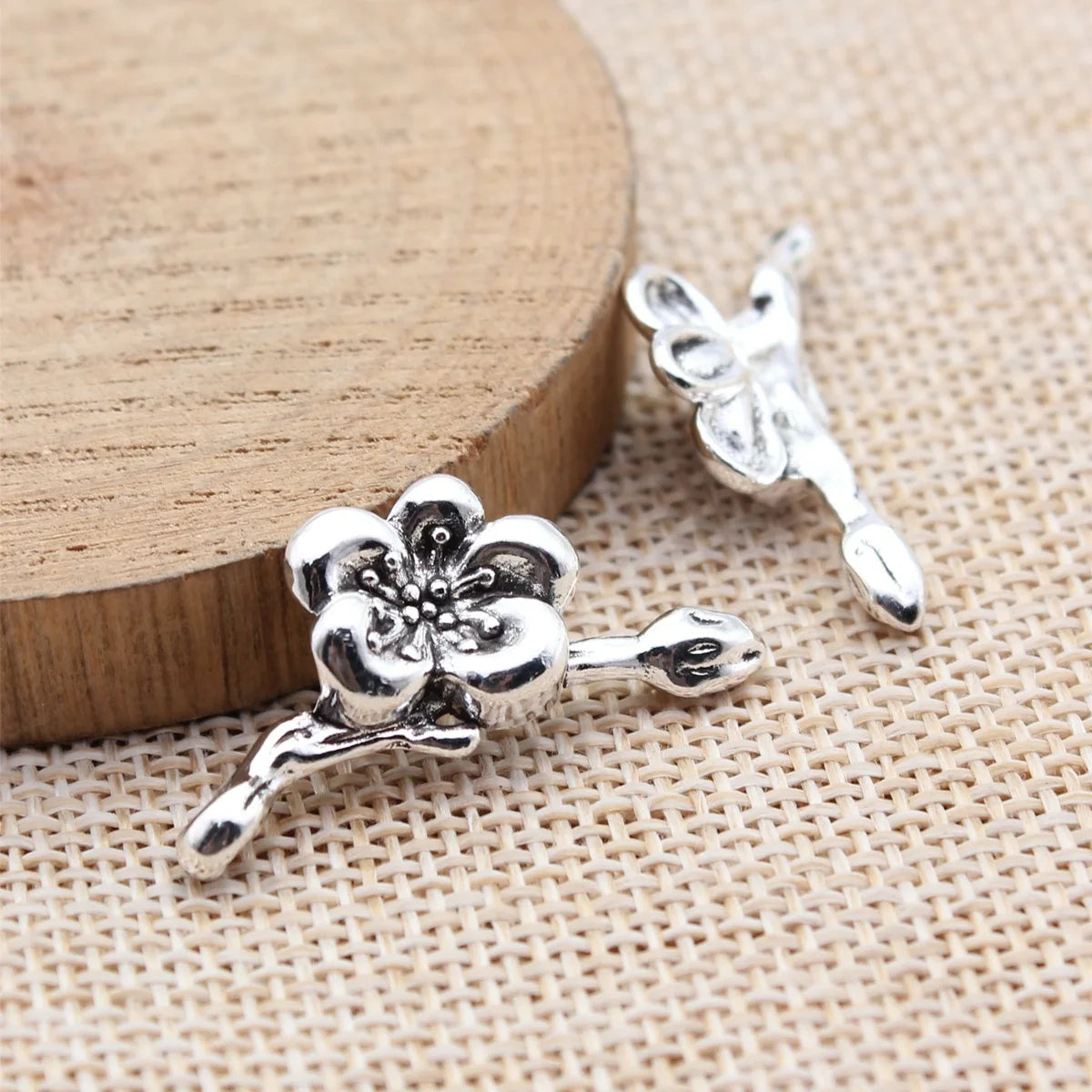 31x14mm 2.3g Antique Silver Zinc Alloy Plum Blossom Branch Charm Pendant for DIY Necklace Jewelry