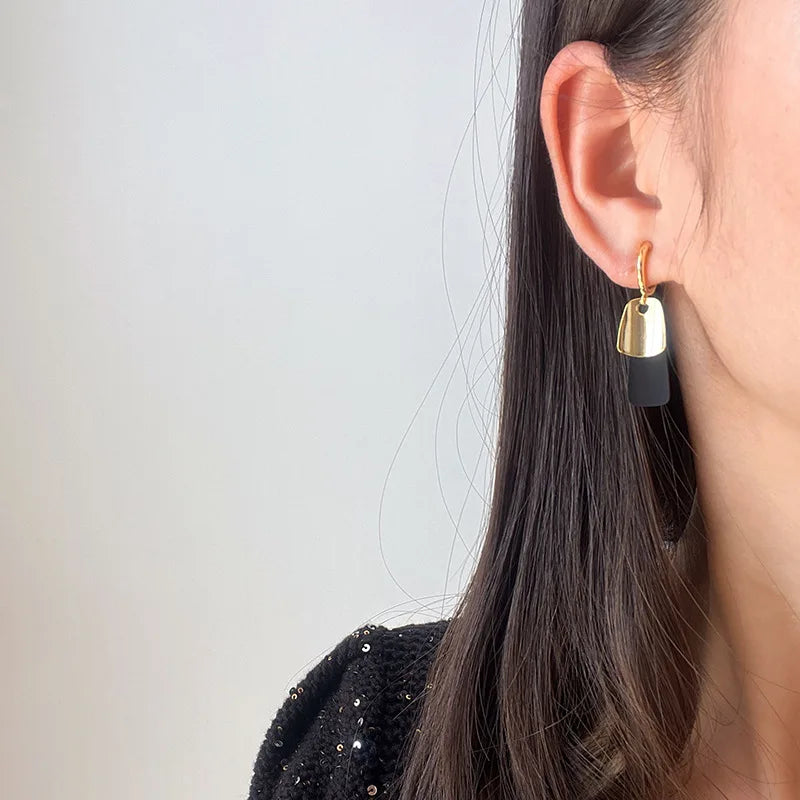 Elegant Contrast Color Geometric Black Enamel Gold Alloy Dangle Stud & Clip On No Piercing Earrings