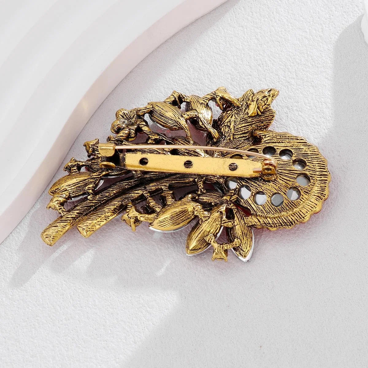 Luxury Green Crystal Rhinestone Leaf Bouquet Alloy Brooch For Women, Elegant Lapel Pin Suit Accessory