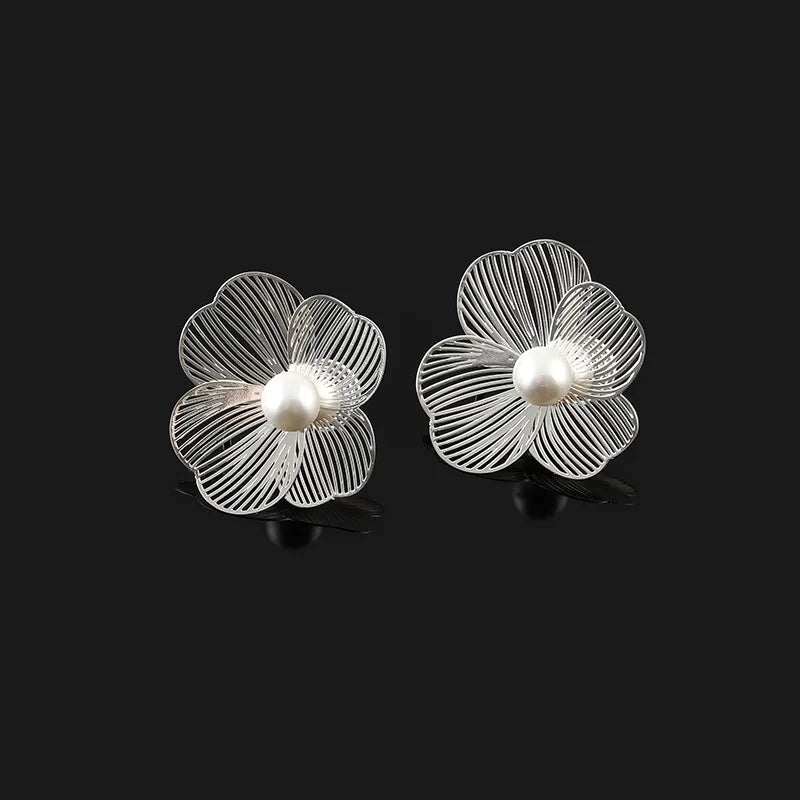 Elegant Hollow Wire Flower Pearl Alloy Stud & Clip On No Piercing Vacation Statement Earrings