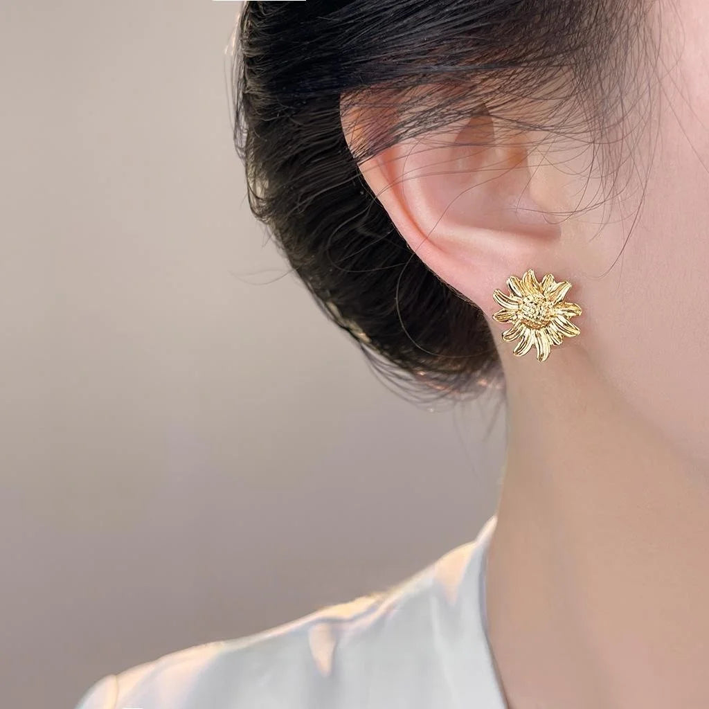 Vintage Style Daisy Sunflower Stud Earrings Copper Floral Petal Design