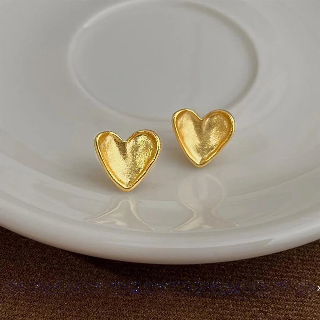 14K Matte Gold Plated Copper Curved Heart Stud Earrings For Women Light Luxury Jewelry