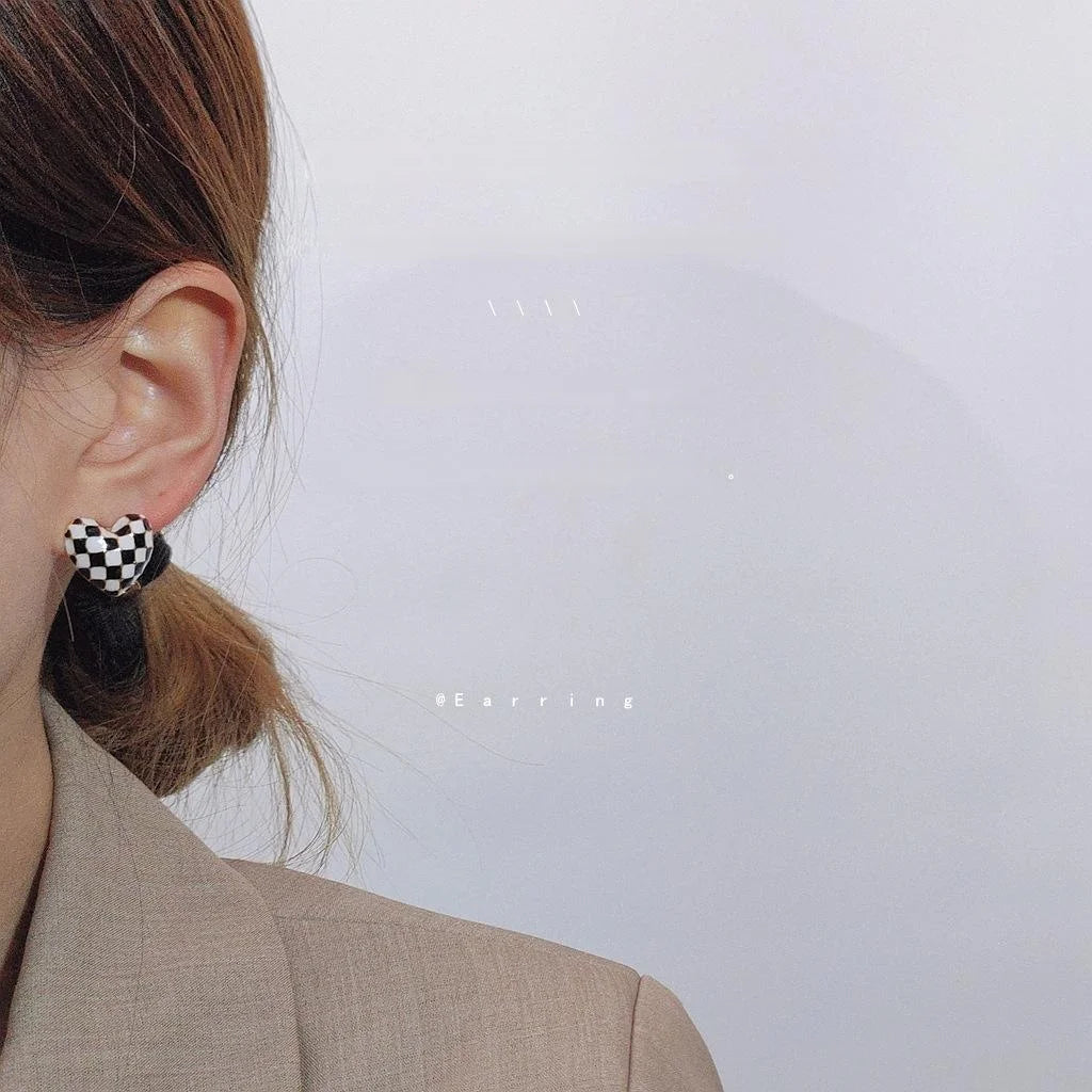 Elegant Black White Checker Heart Copper Stud Earrings Minimalist Enamel Casual Jewelry
