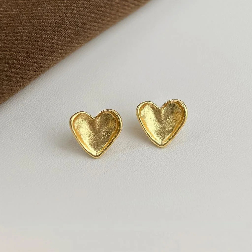 14K Matte Gold Plated Copper Curved Heart Stud Earrings For Women Light Luxury Jewelry