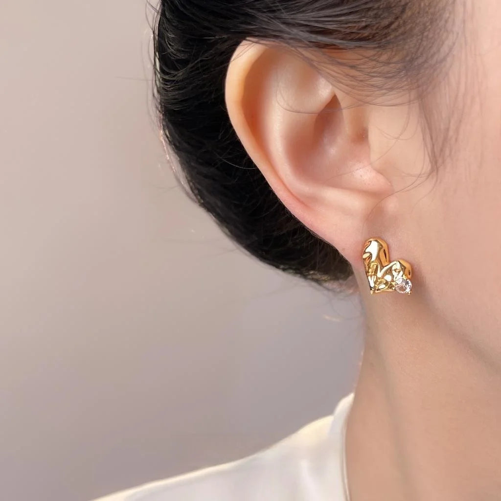 Light Luxury Textured Heart Geometric Micro Pave Zircon Copper Stud Earrings
