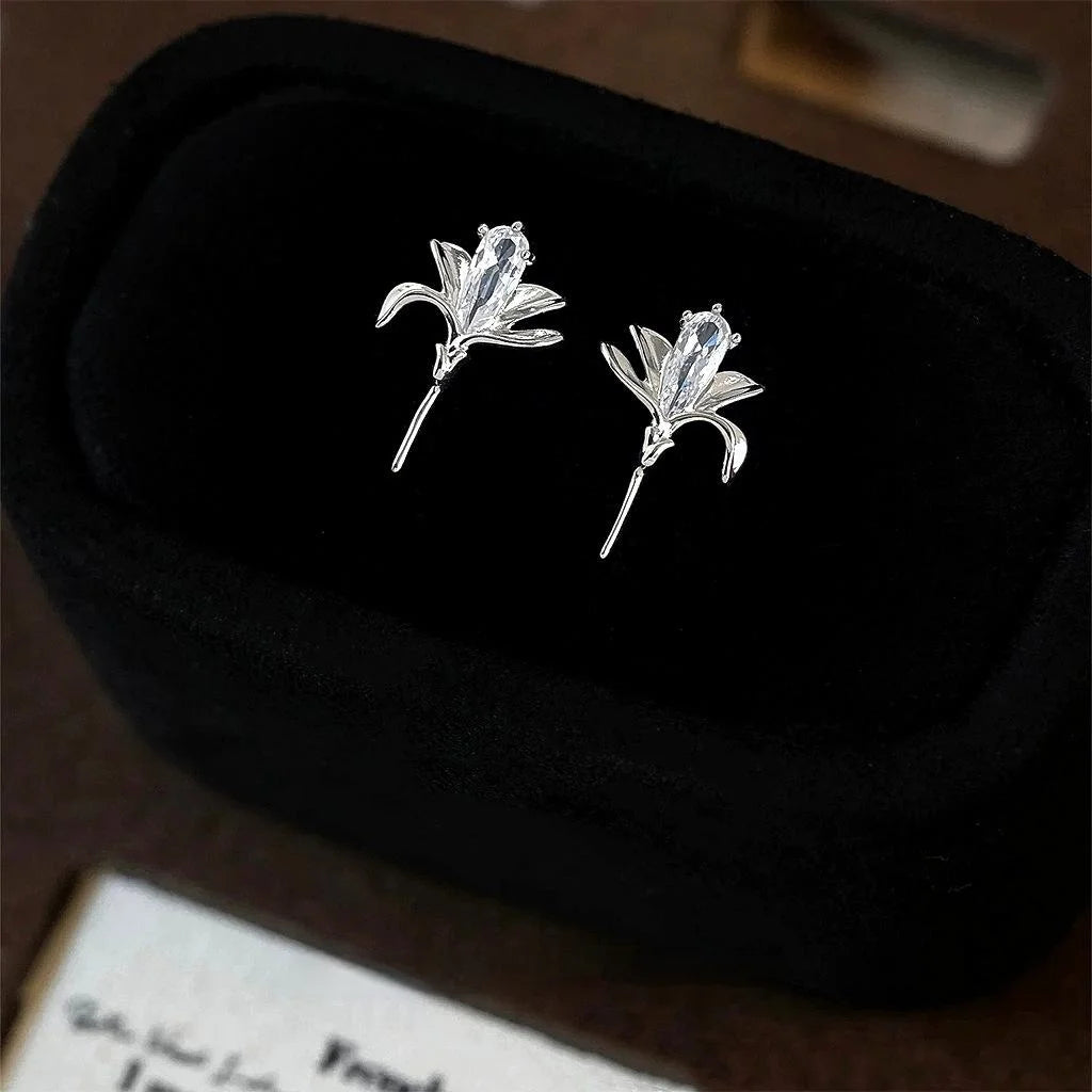 Copper Micro Pave Zircon 3D Flower Stud Earrings Minimalist Tulip Floral Commuter Jewelry