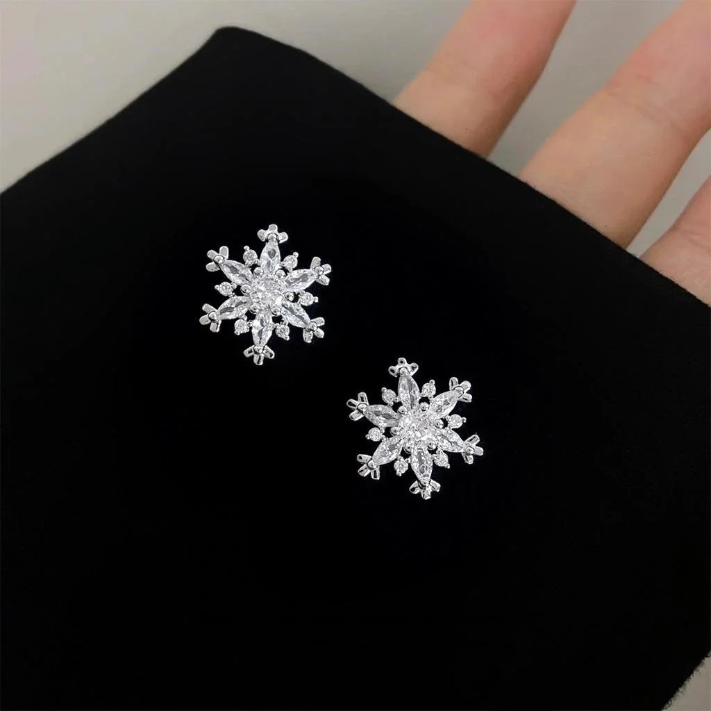 Sweet Zircon Snowflake Stud Earrings Silver Plated Needle Winter Floral Jewelry