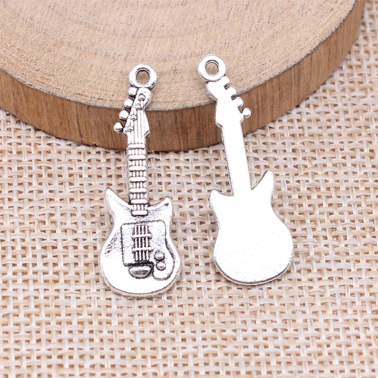 31x11mm 1.5g Antique Silver Zinc Alloy Bass Guitar Charm Pendant for Music Theme DIY Jewelry Making