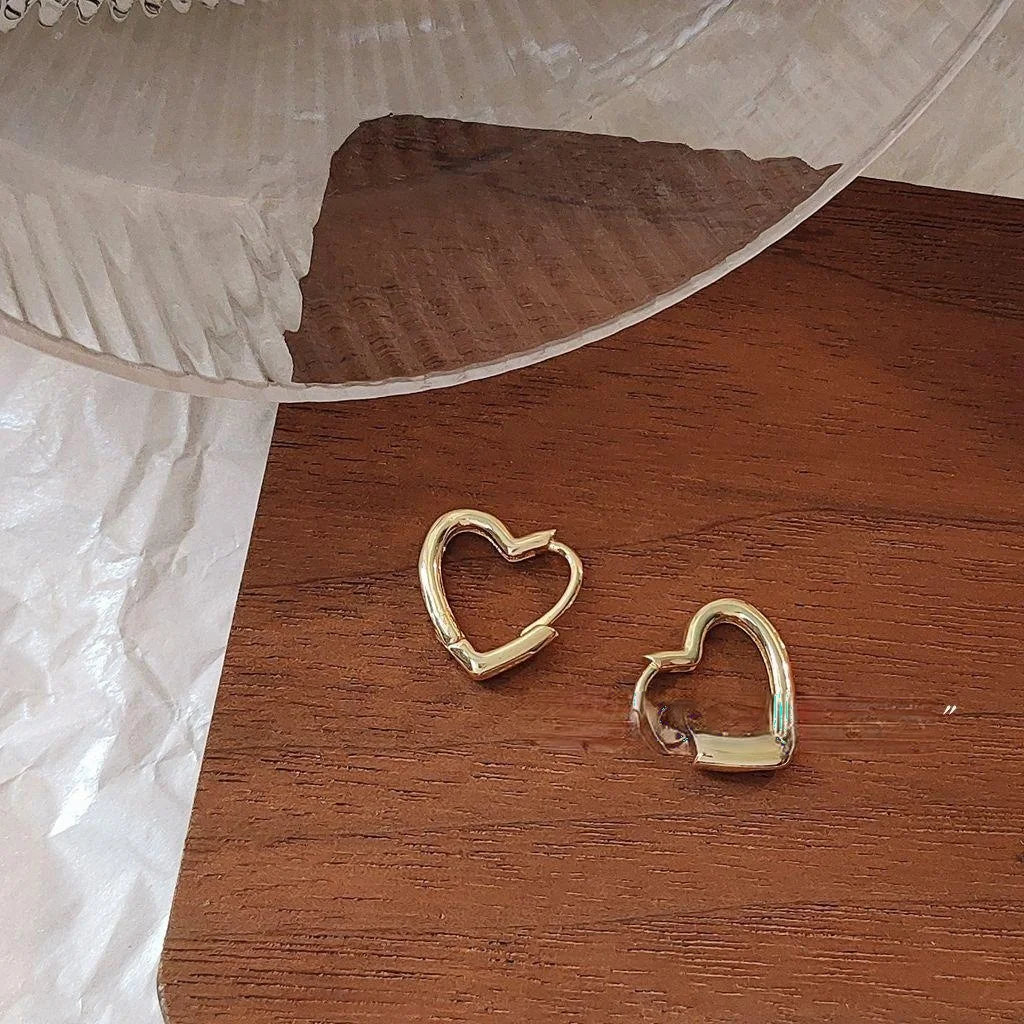 Minimalist Copper Heart Drop Earrings Smooth Metal Hoop Style Versatile Commuter Jewelry