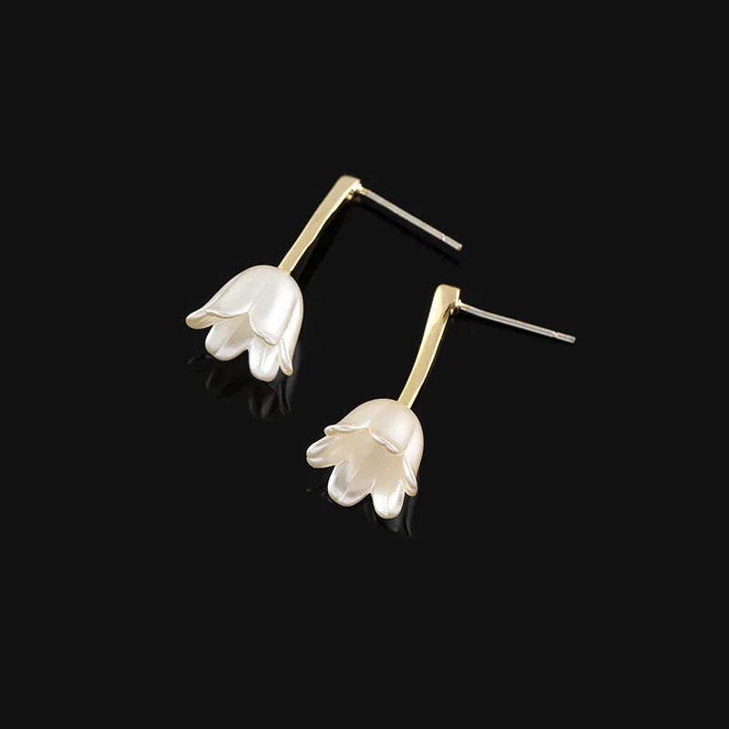 Vintage Lily Flower Pearl Alloy Drop Stud & Clip On No Piercing Hong Kong Style Elegant Earrings