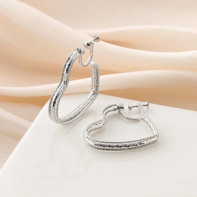 Elegant Silver Alloy Heart Hoop Textured Metal Stud & Clip On No Piercing Women's Fashion Earrings