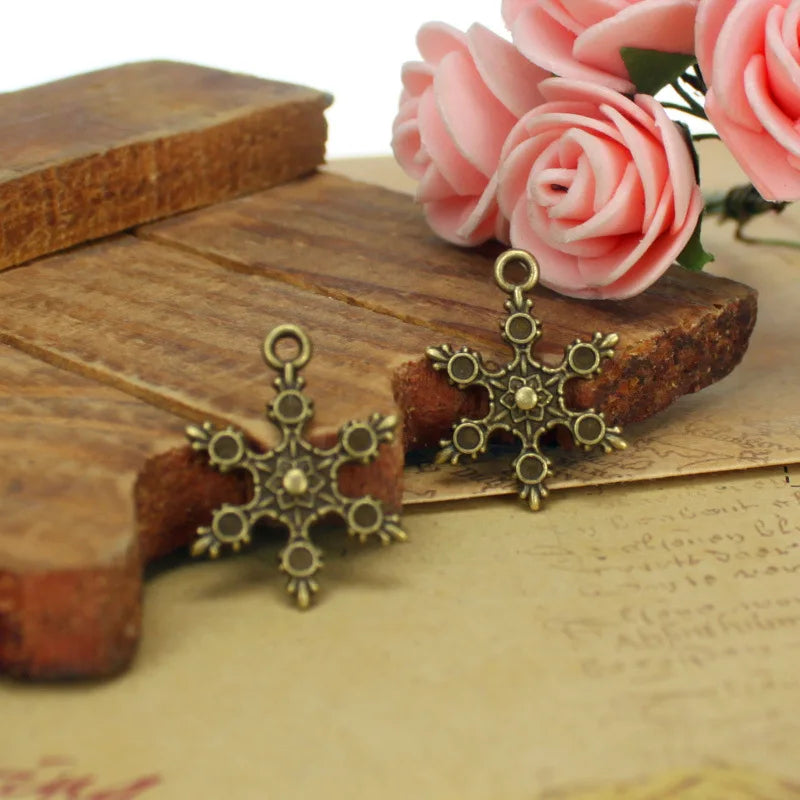 17MM Antique Silver Zinc Alloy Snowflake Charm Pendant for DIY Necklace Bracelet Jewelry Making