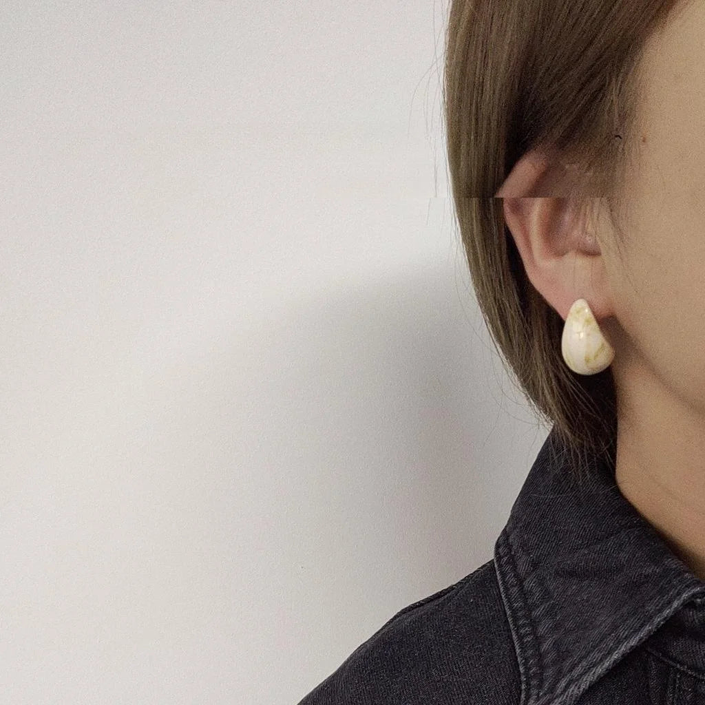 Vintage Hong Kong Style Resin Geometric Oval Bean Drop Earrings With Silver Plated Pins