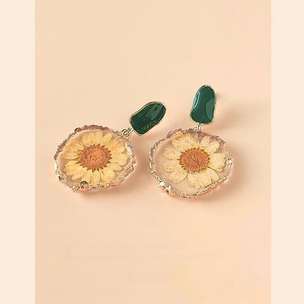 14K Gold Plated Copper Daisy Preserved Flower Stud Earrings For Elegant Office Style