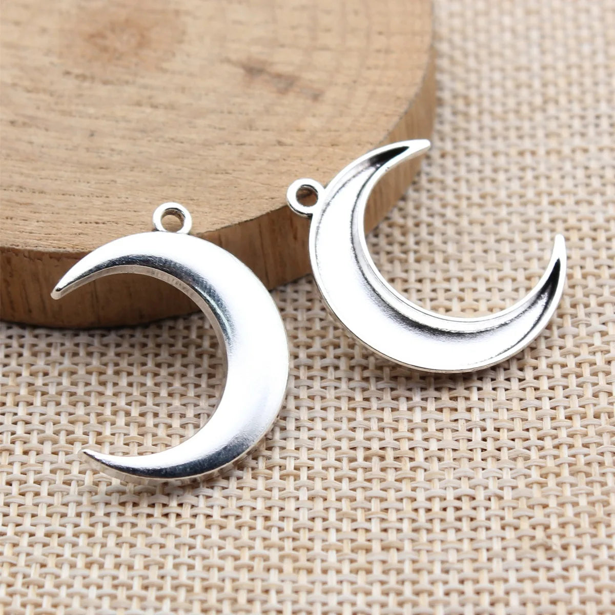 28x22mm 1.45g Antique Silver Zinc Alloy Moon Charm Pendant for DIY Bracelet Necklace Jewelry Making