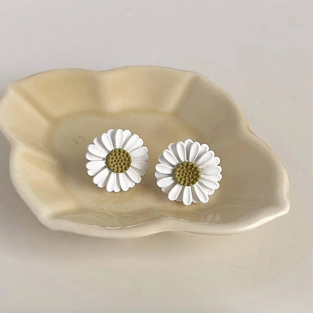 Fresh Forest Style White Enamel Daisy Flower Copper Stud Earrings With Silver Plated Pins