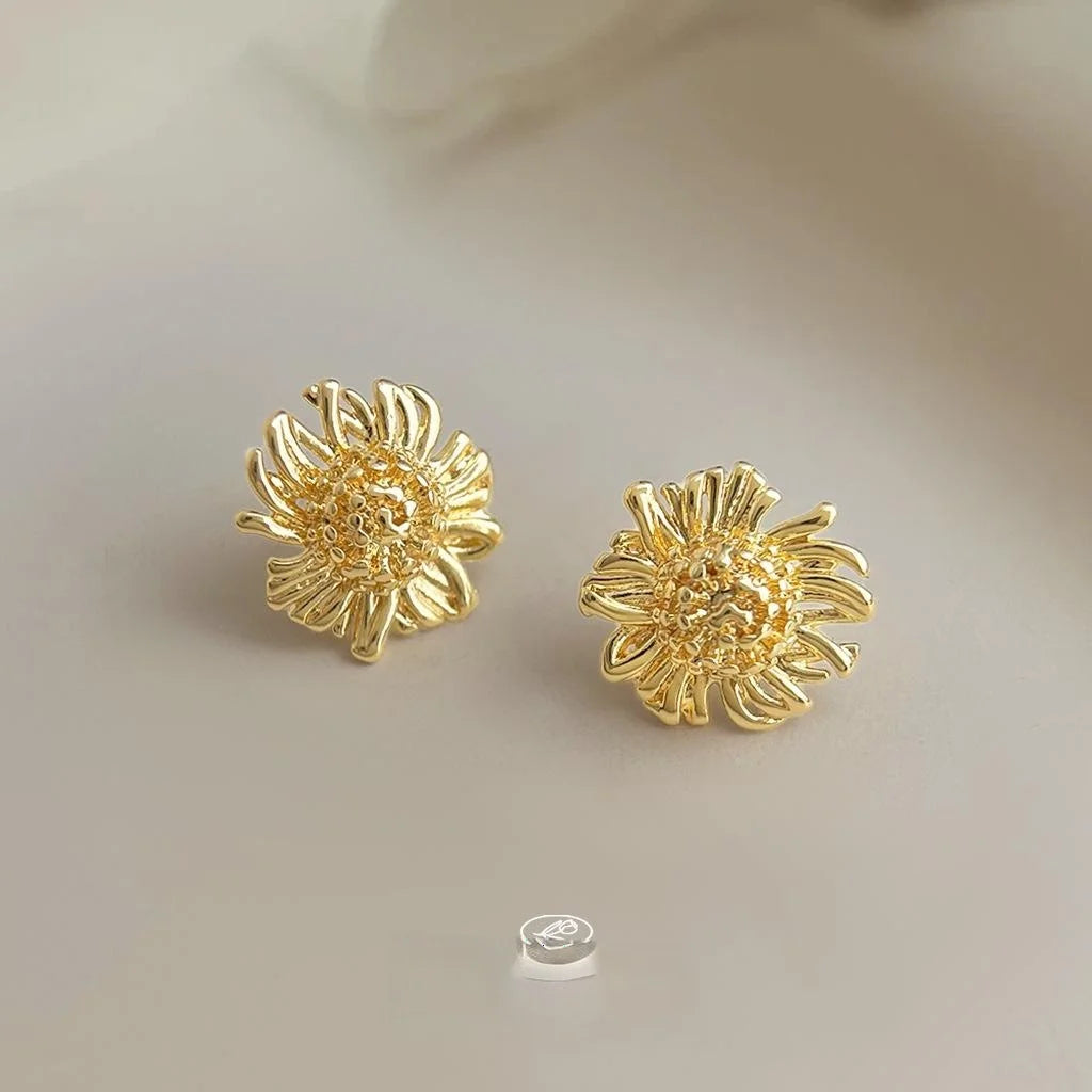 French Vintage 14K Plated Copper Daisy Flower Stud Earrings