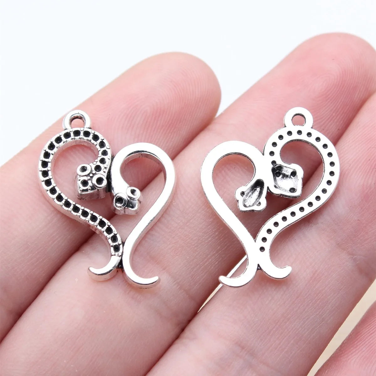 26x18mm 1.65g Antique Silver Zinc Alloy Snake Heart Charm Pendant for DIY Necklace Bracelet Making