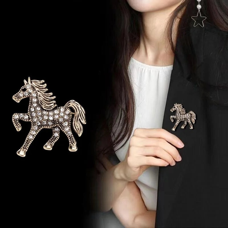 Vintage Rhinestone Horse Brooch Alloy Animal Lapel Pin Elegant Women Suit Accessory Gift