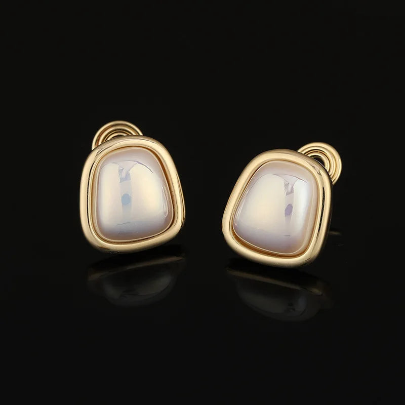 Elegant Rounded Geometric Mabe Pearl Alloy Stud & Clip On No Piercing Luxury Minimalist Earrings