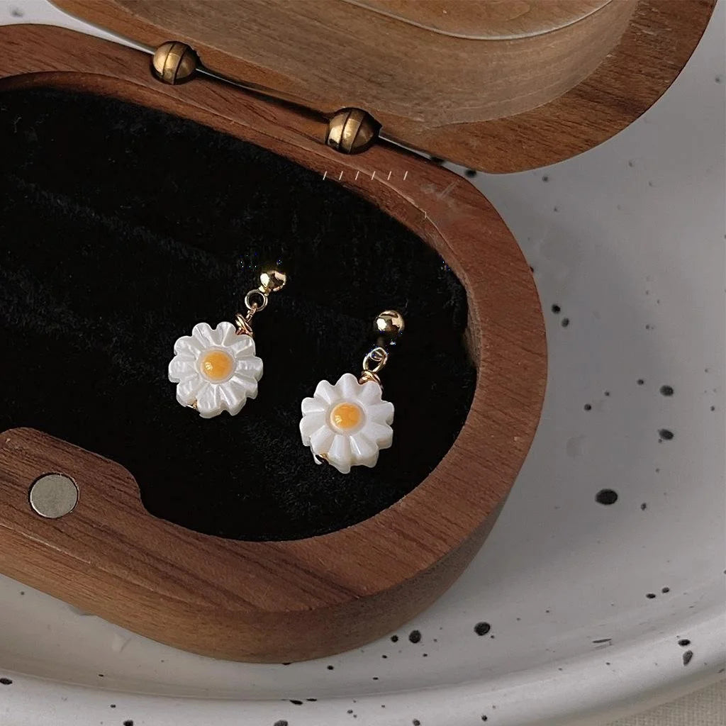Fresh Shell Daisy Stud Earrings Handmade Glazed Floral Niche Design For Women