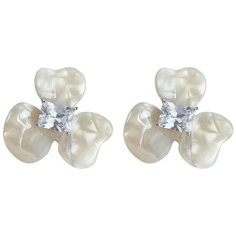 Hepburn Style Acrylic White Iris Freesia Flower Zircon Micro Pave French Luxury Drop Earrings