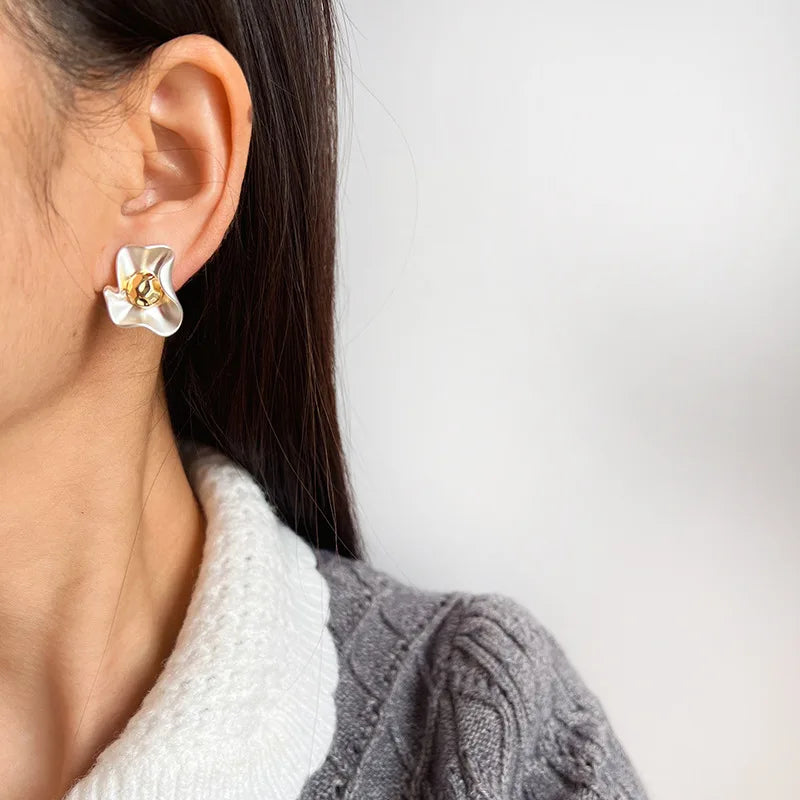 Vintage Matte Alloy Flower Stud & Clip On No Piercing Two Tone Gold Silver Luxury Earrings