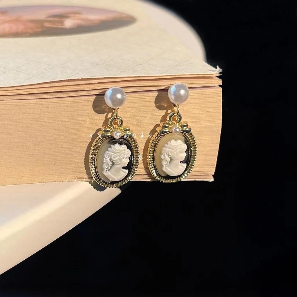 French Vintage 14K Plated Metal Oval Geometric Pearl Beauty Head Stud Earrings