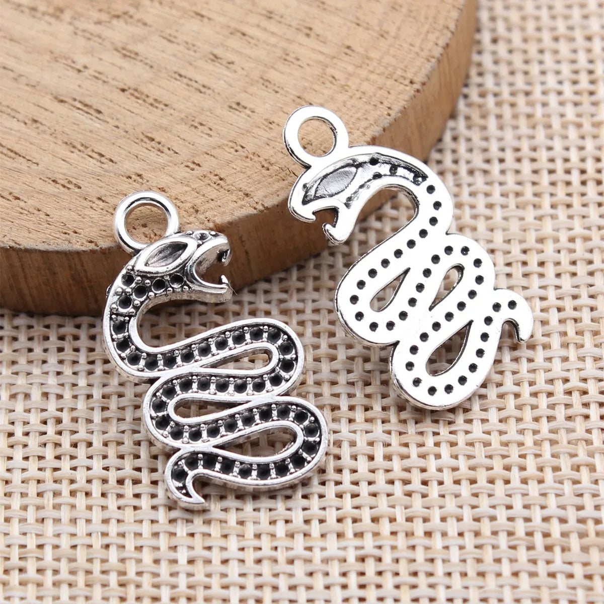 27x15mm 2.2g Antique Silver Zinc Alloy Cobra Charm Pendant for DIY Necklace Bracelet Jewelry Making