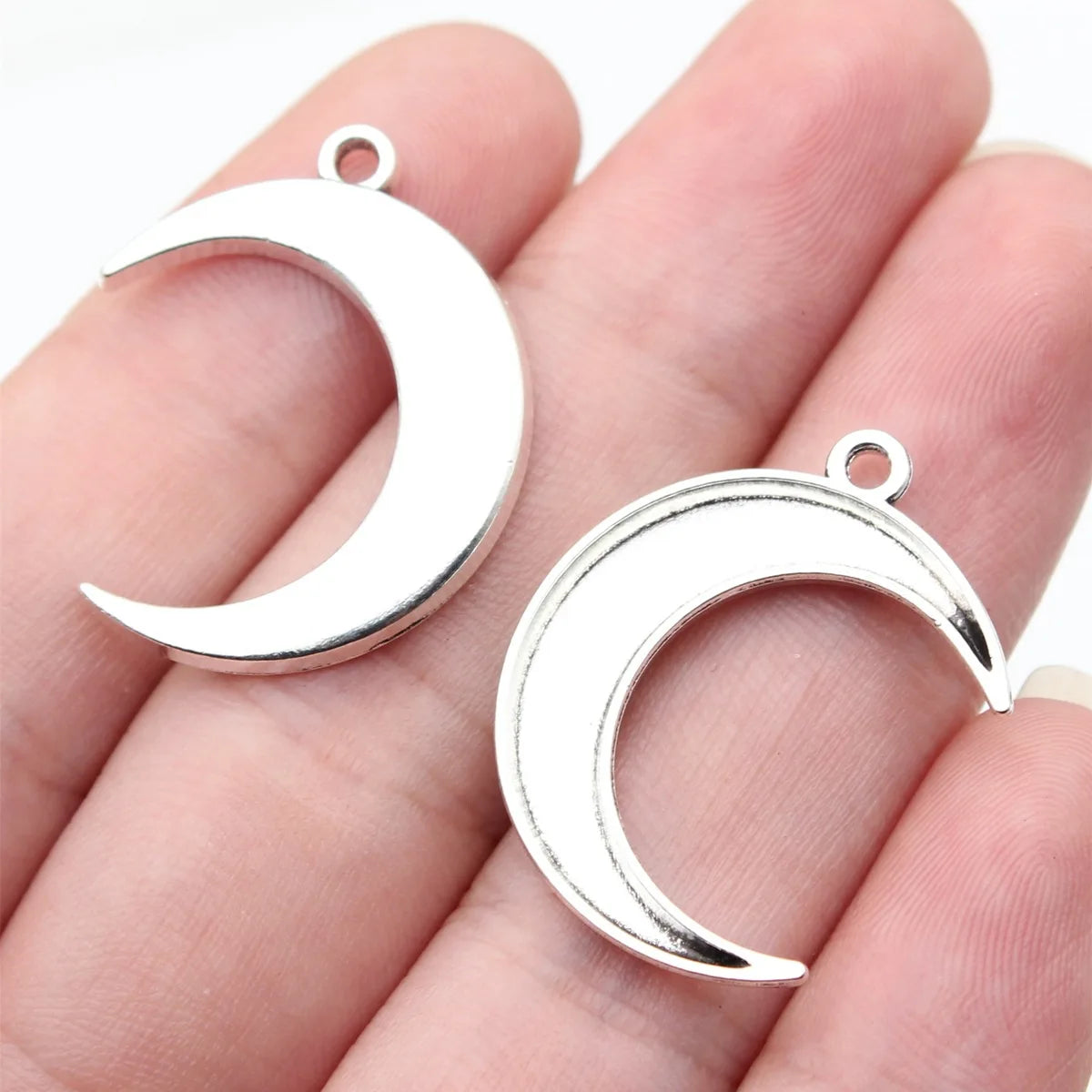 28x22mm 1.45g Antique Silver Zinc Alloy Moon Charm Pendant for DIY Bracelet Necklace Jewelry Making
