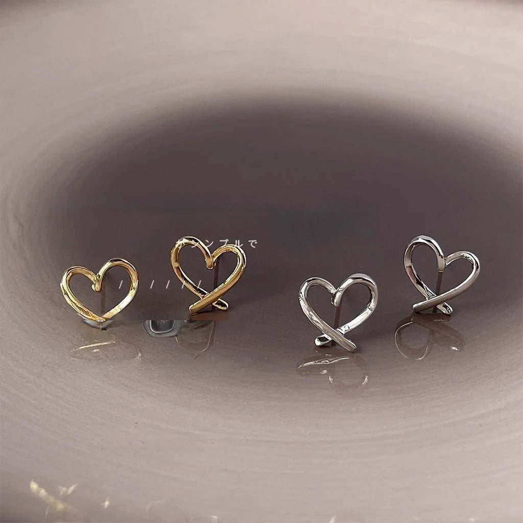 Minimalist 14K Electroplated Copper Geometric Heart Stud Earrings