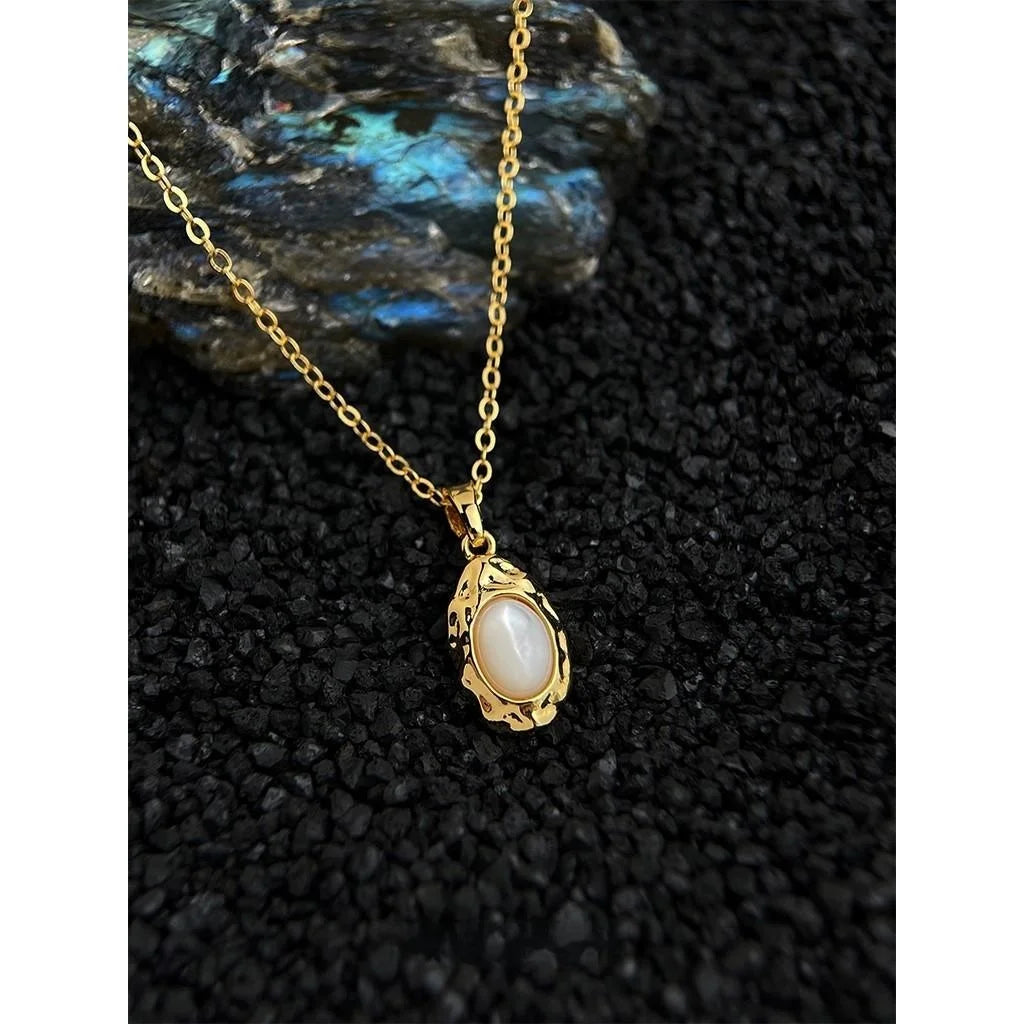 18K Gold Plated Copper Mother Of Pearl Oval Geometric Pendant Clavicle Necklace