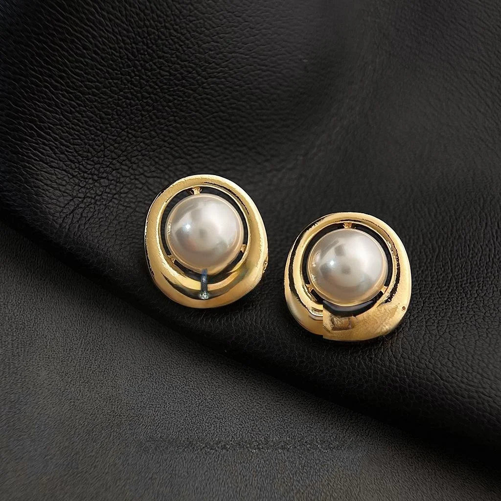14K Gold Plated Metal Oval Letter Geometric Stud Earrings Minimalist Commuter Jewelry