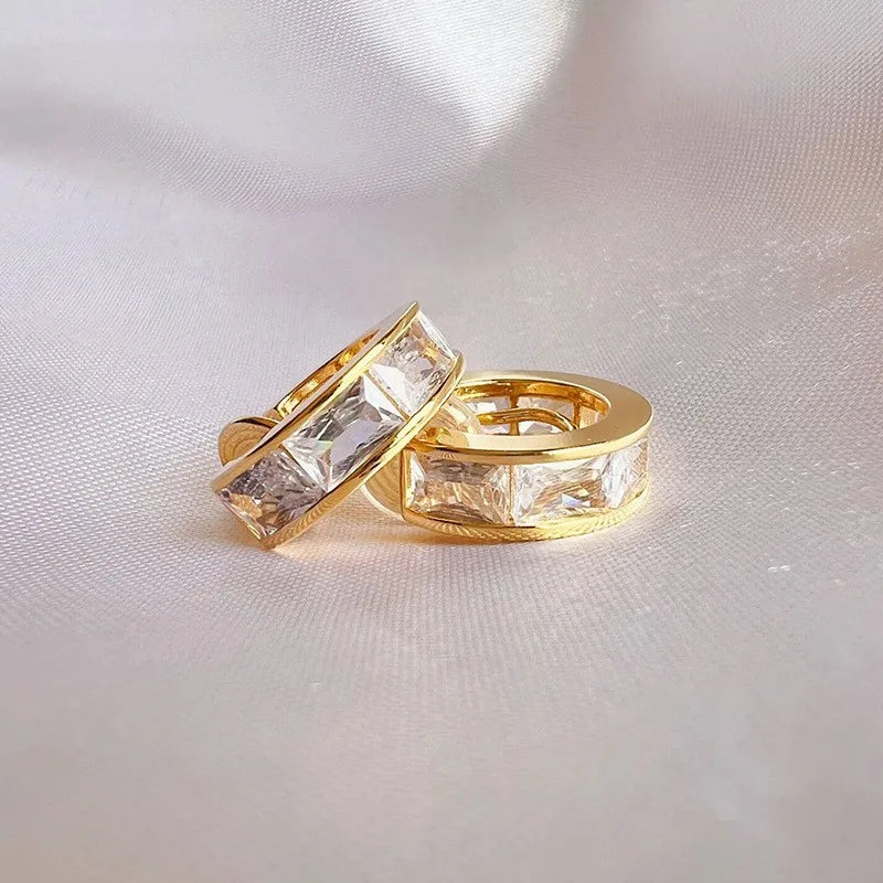 Elegant Gold Alloy Zircon C Hoop Stud & Clip On No Piercing Luxury Round Huggie Women's Earrings