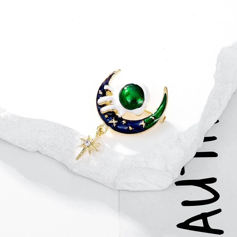 Cute Enamel Alloy Astronaut On Crescent Moon Brooch With Rhinestone Star Charm, Space Lapel Pin Gift