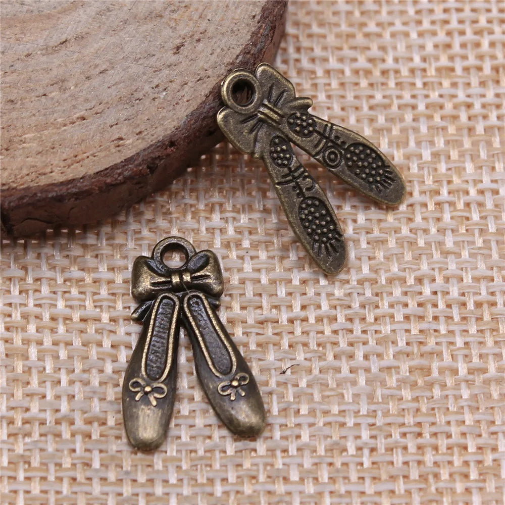 20x13mm 1.3g Multicolor Zinc Alloy Embroidered Shoe Charm Pendant for DIY Necklace Bracelet Making