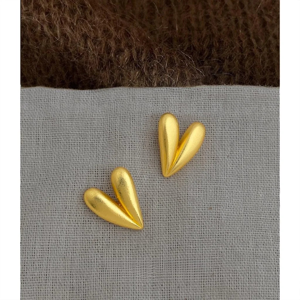 Matte 14K Plated Eco Copper Heart Stud Earrings Minimalist Old Money Style Jewelry