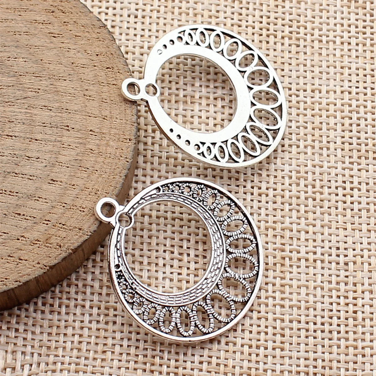 31x28mm 1.8g Antique Silver Zinc Alloy Half Moon Hollow Filigree Earring Connector Charm for DIY Earrings