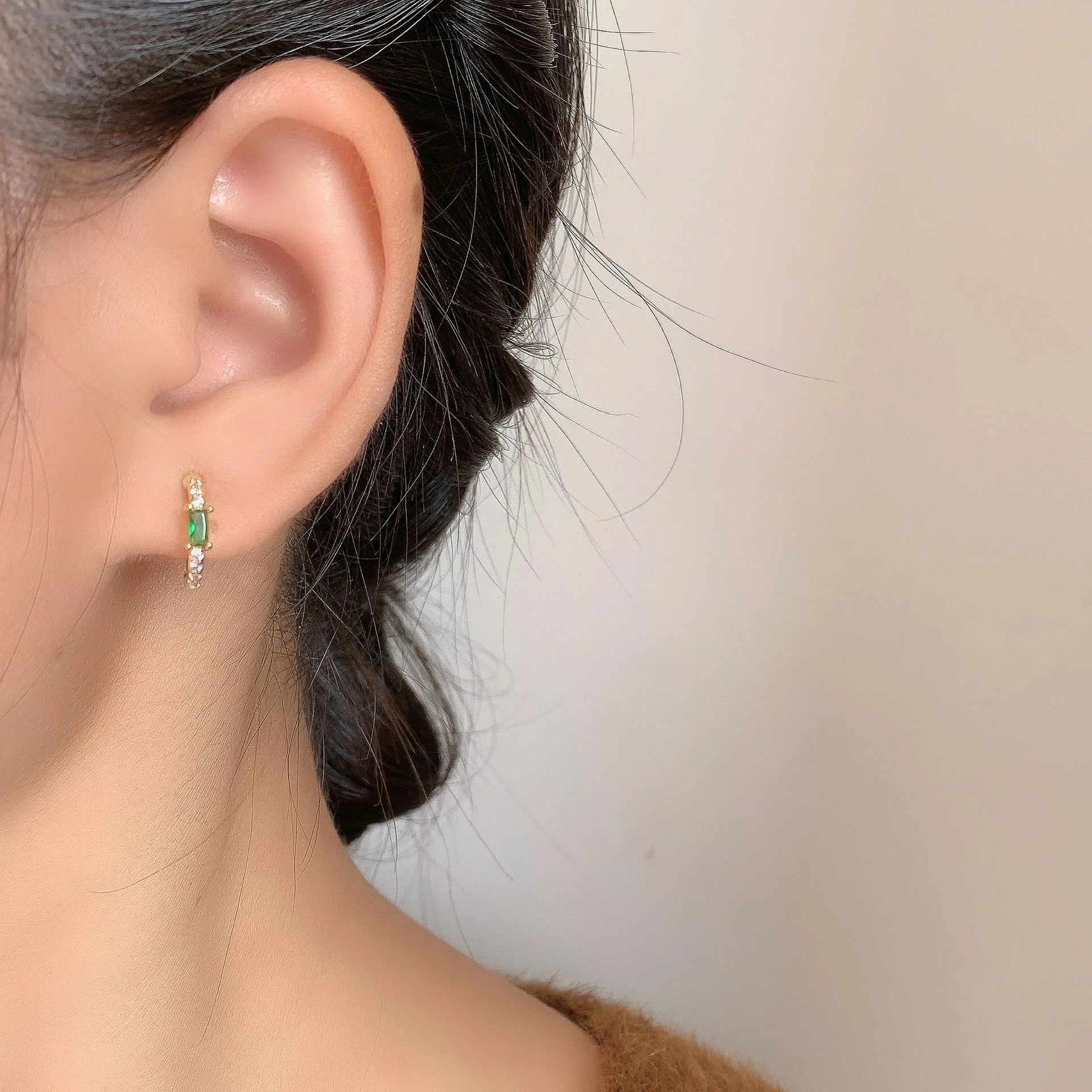 Elegant Green Zircon Spiral Hoop Stud & Clip On No Piercing Gold Alloy Rhinestone Ear Cuff Earrings