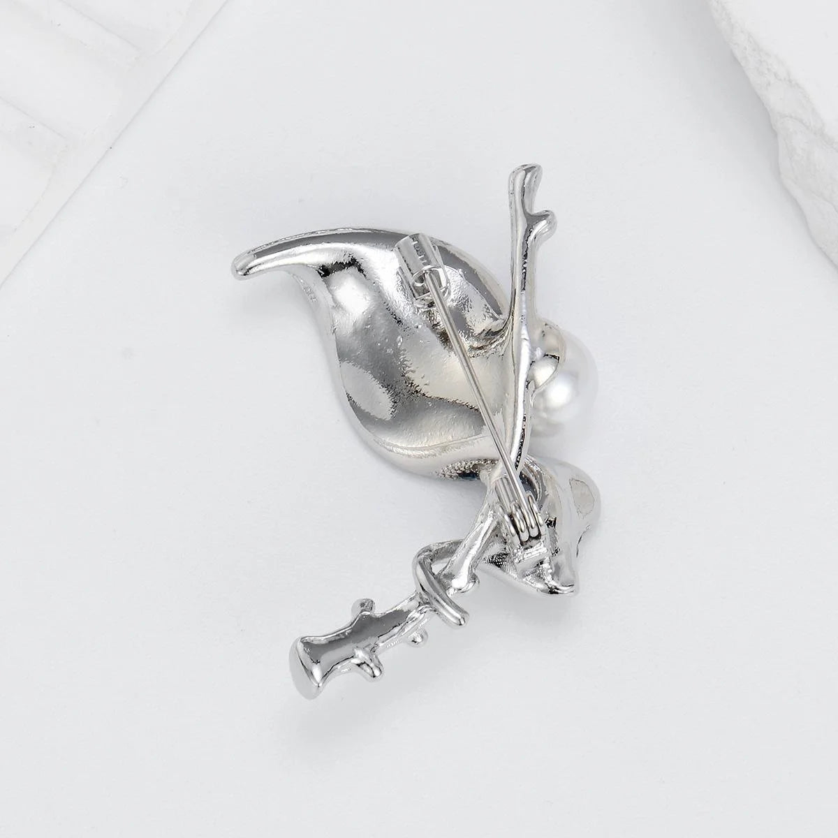 Elegant Pearl Leaf Brooch With Blue Rhinestone Alloy Branch, Luxury Lapel Pin Corsage For Suit And Sweater Gift